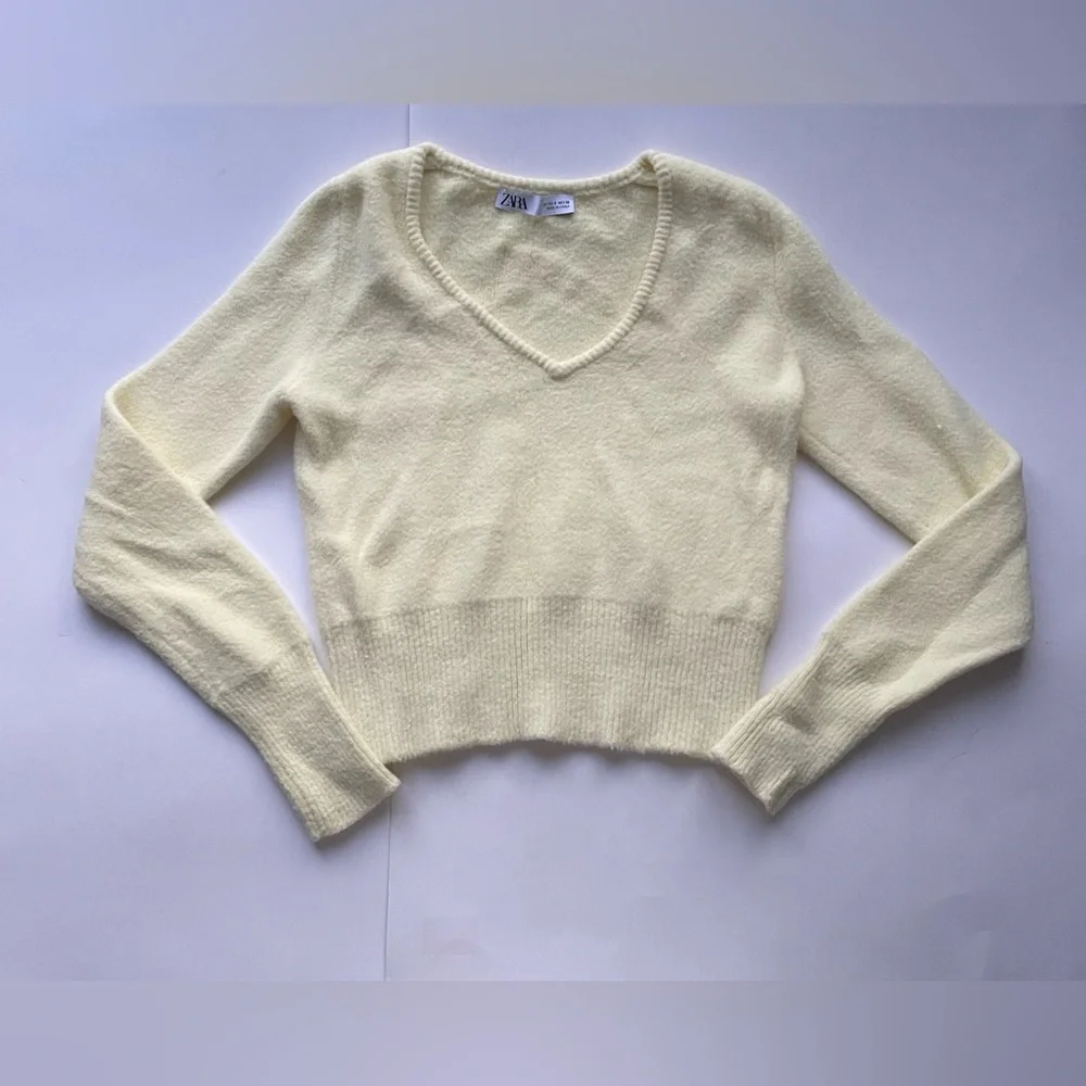 Zara Soft Butter Yellow Cropped Fuzzy V Neck Sweater S Quiet Luxury Minimalist - Picture 2 of 7